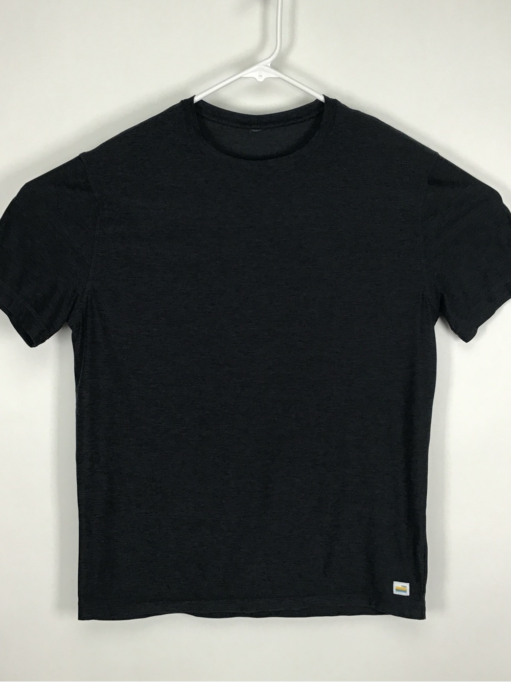 Vuori men’s short sleeve tee shirt medium